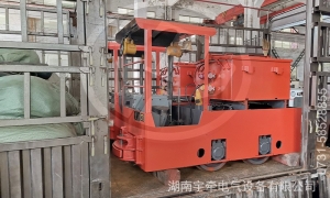 蓄电池工矿电机车充电时要注意什么?