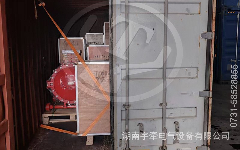 防爆蓄电池电机车及配套配件出口海外